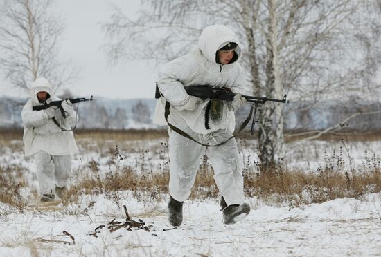 Officers' training in winter conditions on 41st military ground