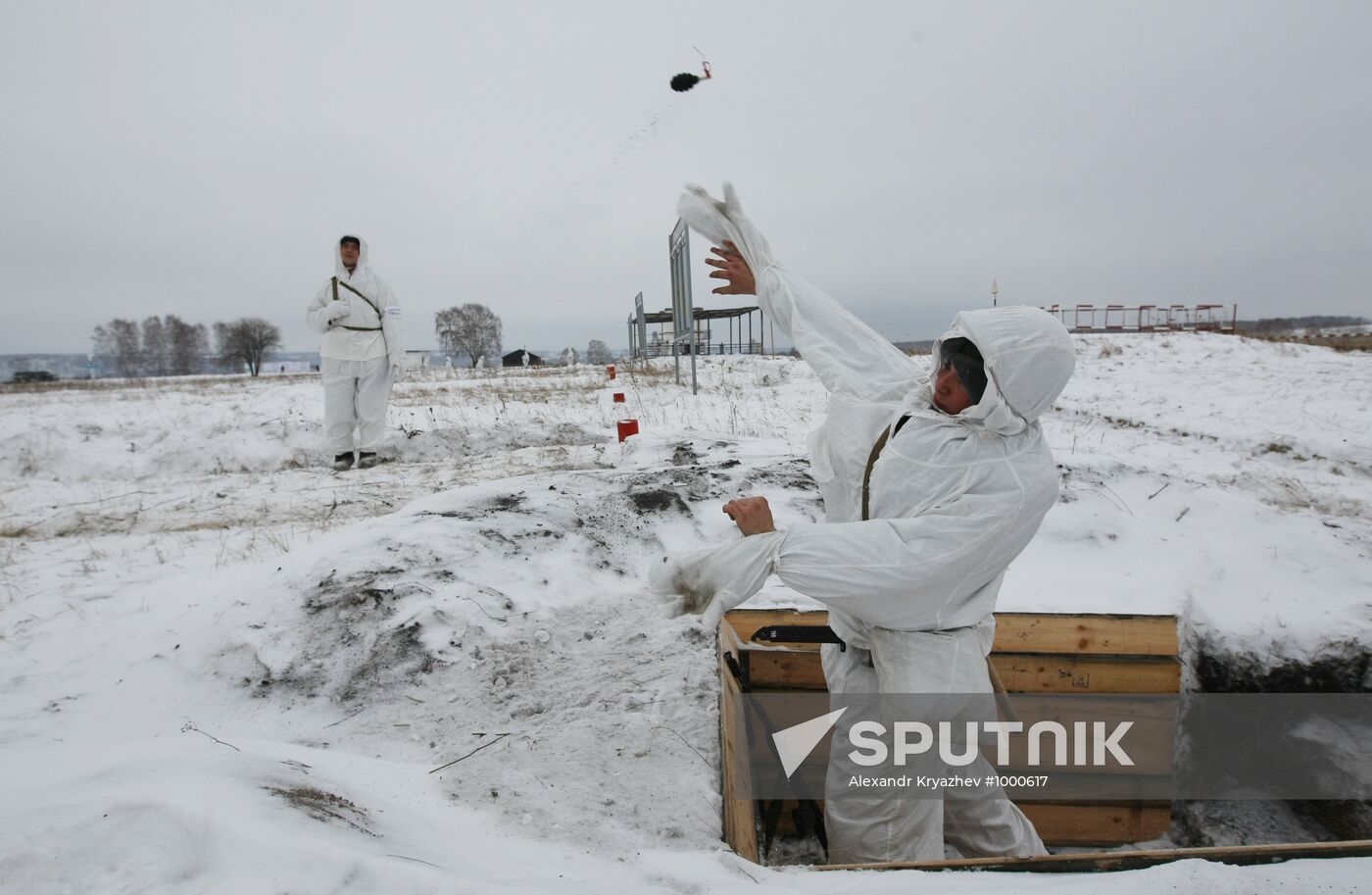 Officers' training in winter conditions on 41st military ground