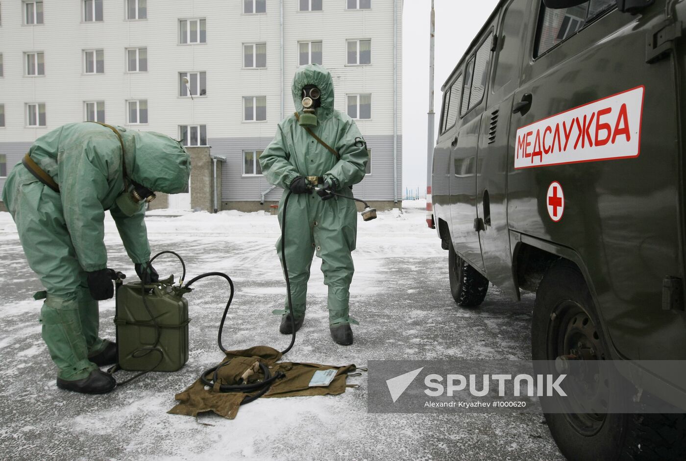 Officers' training in winter conditions on 41st military ground