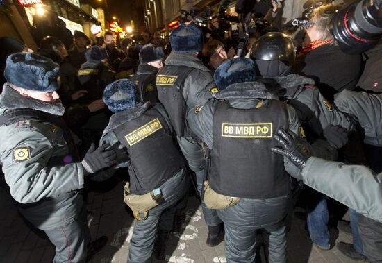 Unsanctioned rally on Triumphalny Square
