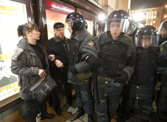 Unsanctioned rally on Triumphalny Square