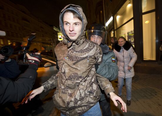 Unsanctioned rally on Triumphalny Square