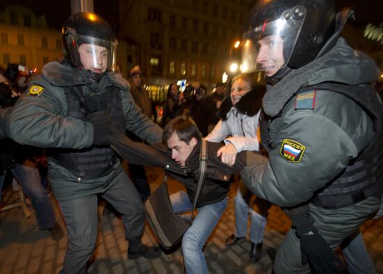 Unsanctioned rally on Triumphalny Square
