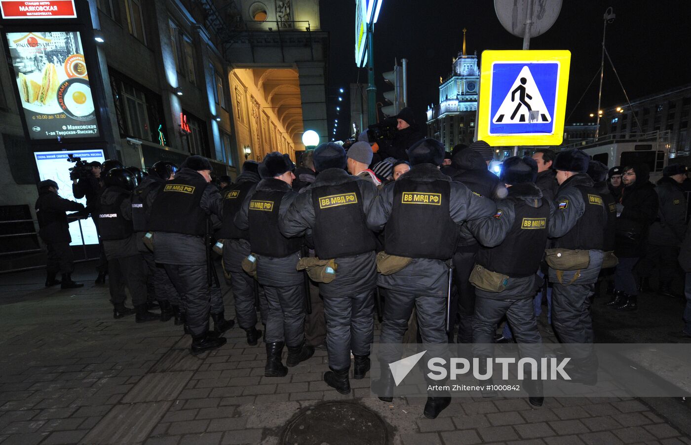 Unsanctioned rally on Triumphalny Square