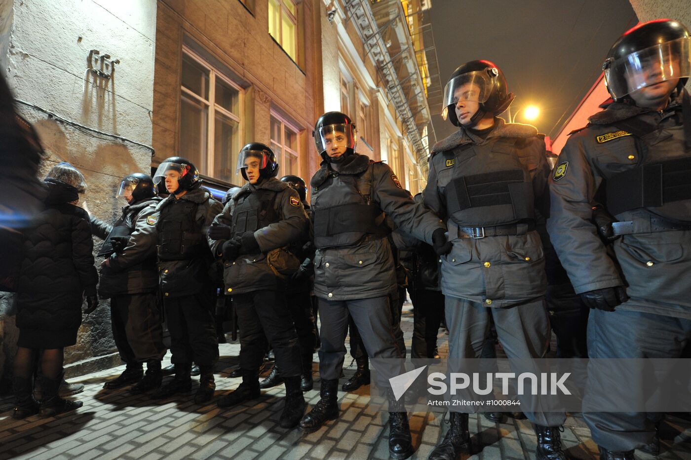 Unsanctioned rally on Triumphalny Square