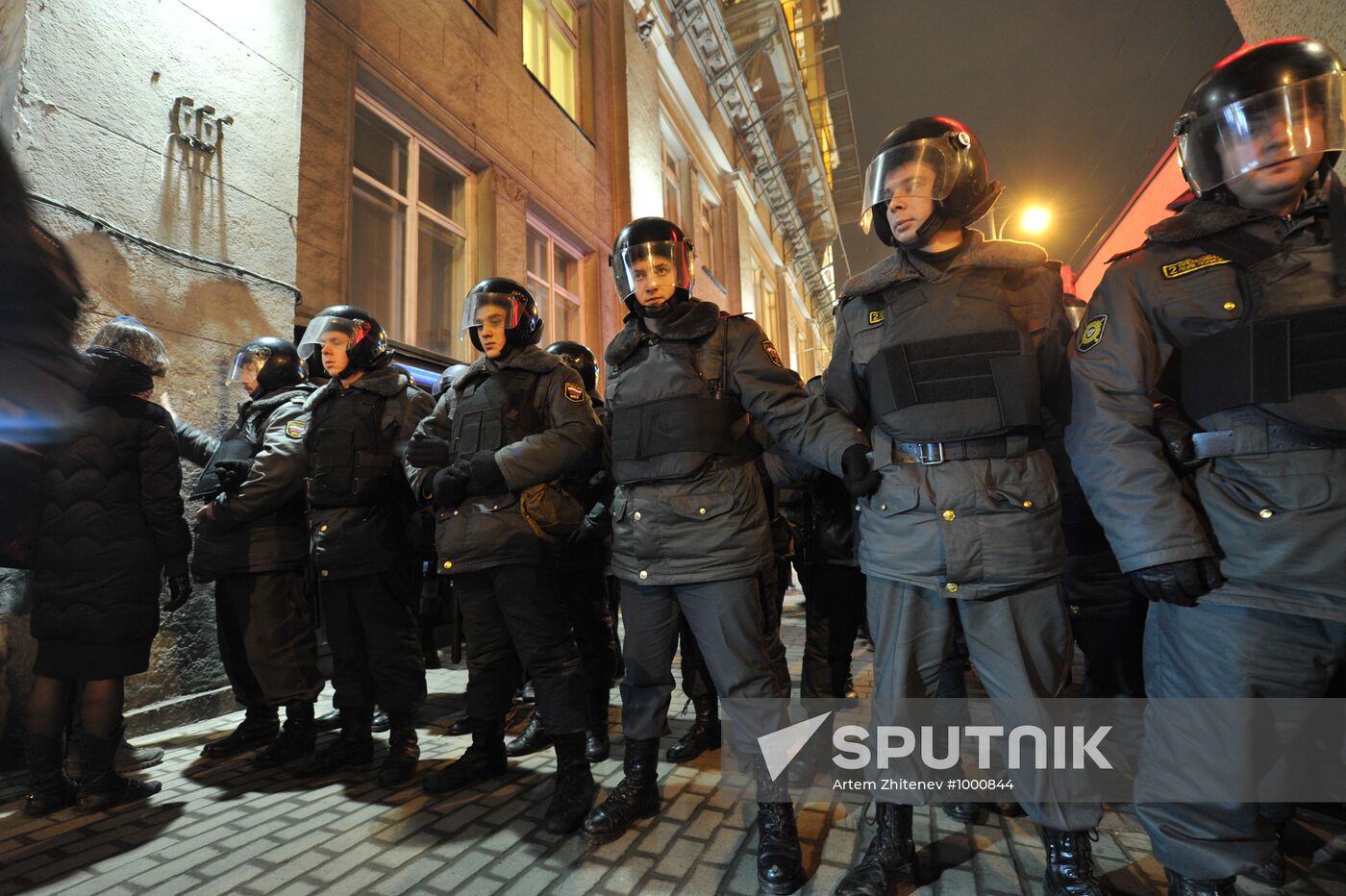 Unsanctioned rally on Triumphalny Square