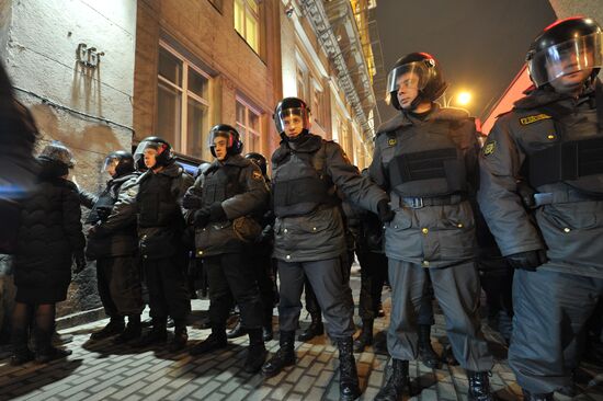 Unsanctioned rally on Triumphalny Square
