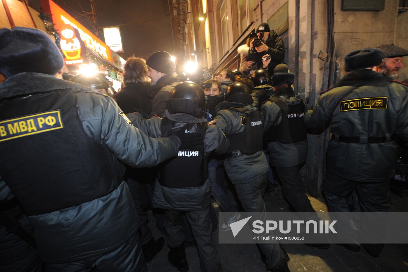 Unsanctioned rally on Triumphalny Square