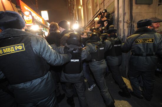Unsanctioned rally on Triumphalny Square