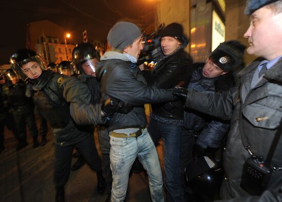 Unsanctioned rally on Triumphalny Square