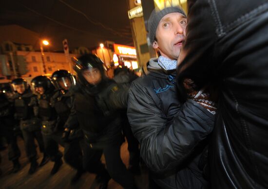 Unsanctioned rally on Triumphalny Square