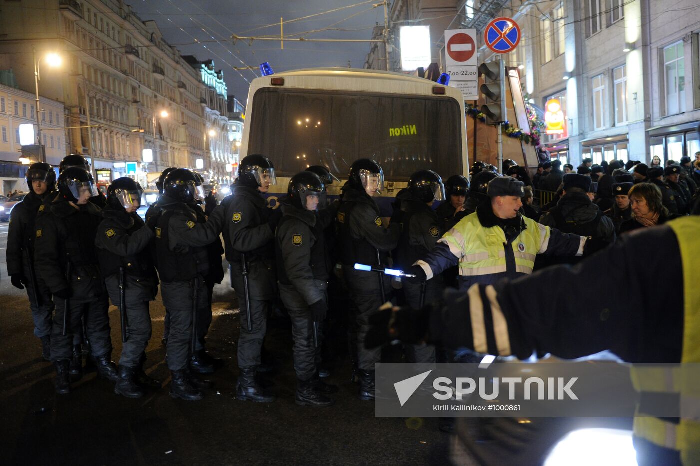 Unsanctioned rally on Triumphalny Square