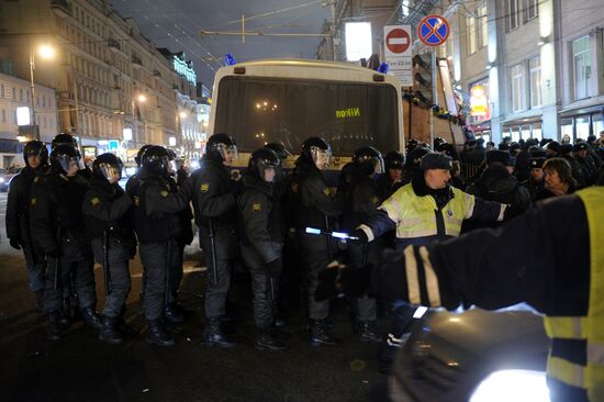 Unsanctioned rally on Triumphalny Square