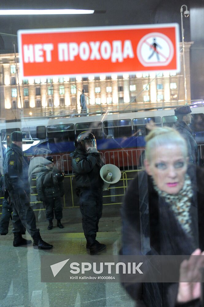 Unsanctioned rally on Triumphalny Square