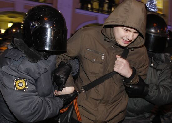 Protest rally at Gostinny Dvor metro station in St. Petersburg