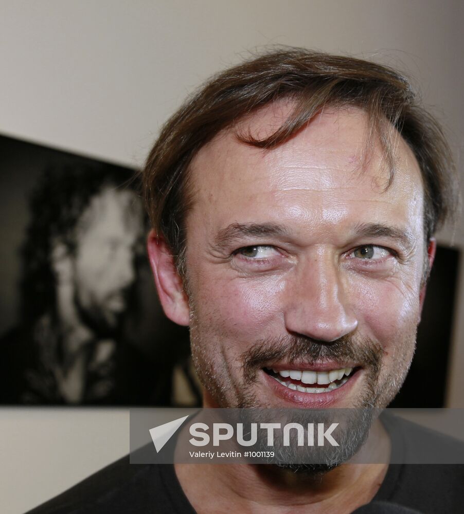 Vincent Perez's exhibition "From Vladivostok to Paris" opens