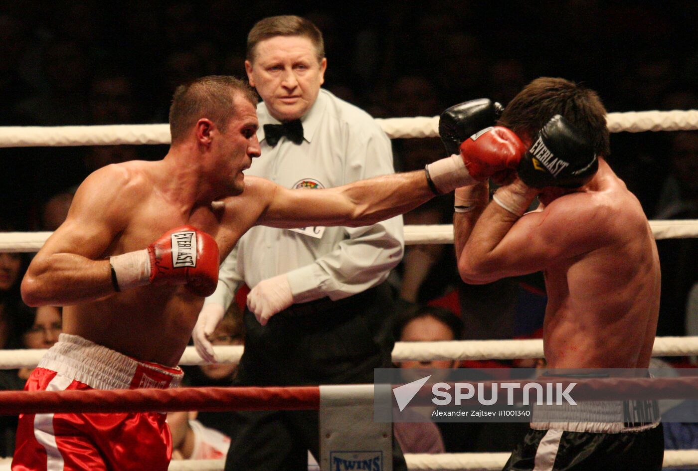 Boxer Roman Simakov dies in hospital