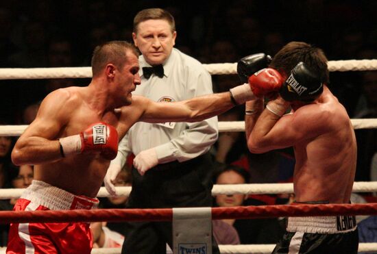 Boxer Roman Simakov dies in hospital