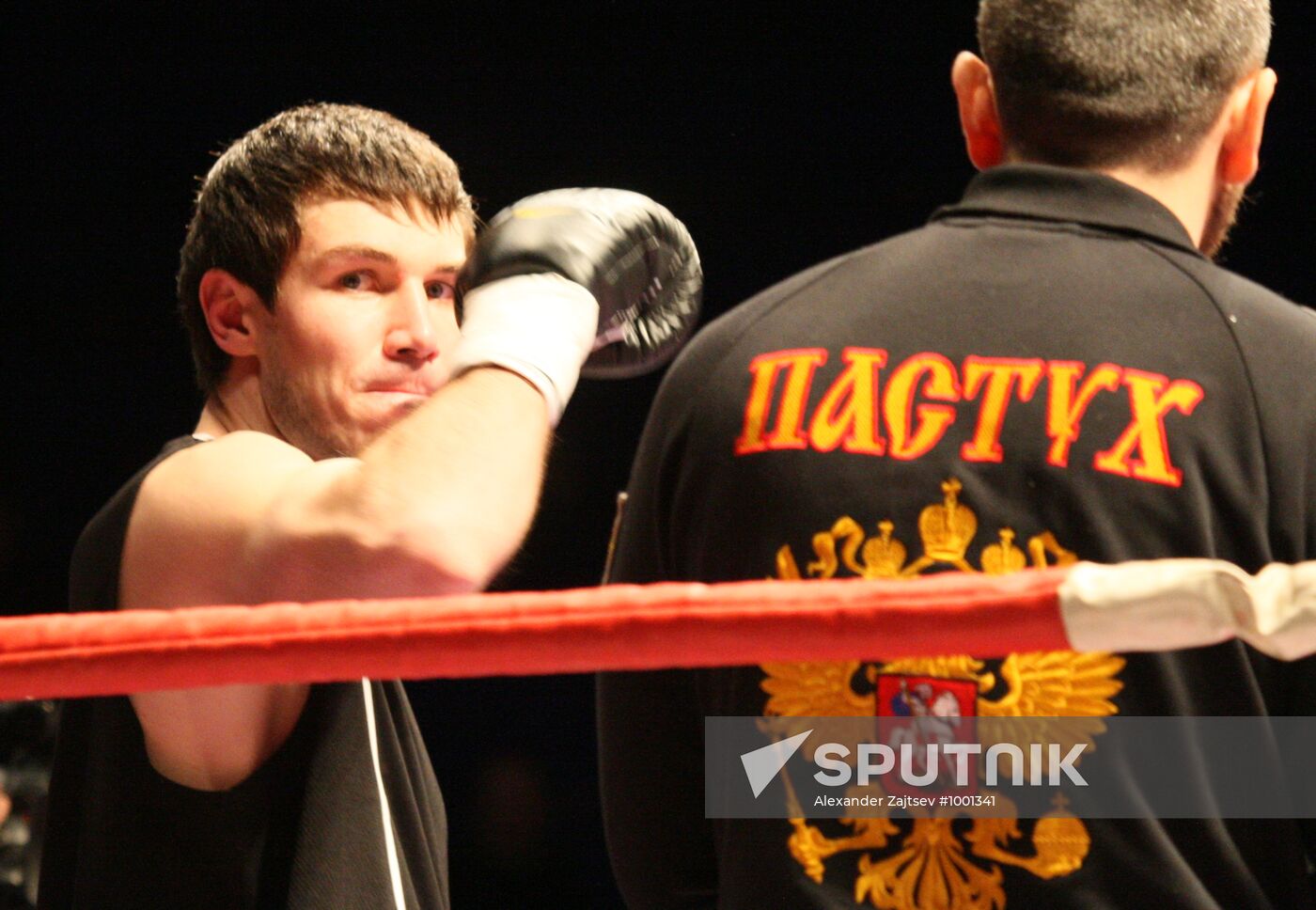 Boxer Roman Simakov dies in hospital