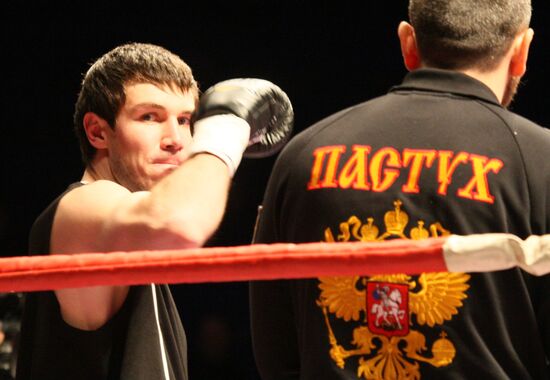 Boxer Roman Simakov dies in hospital