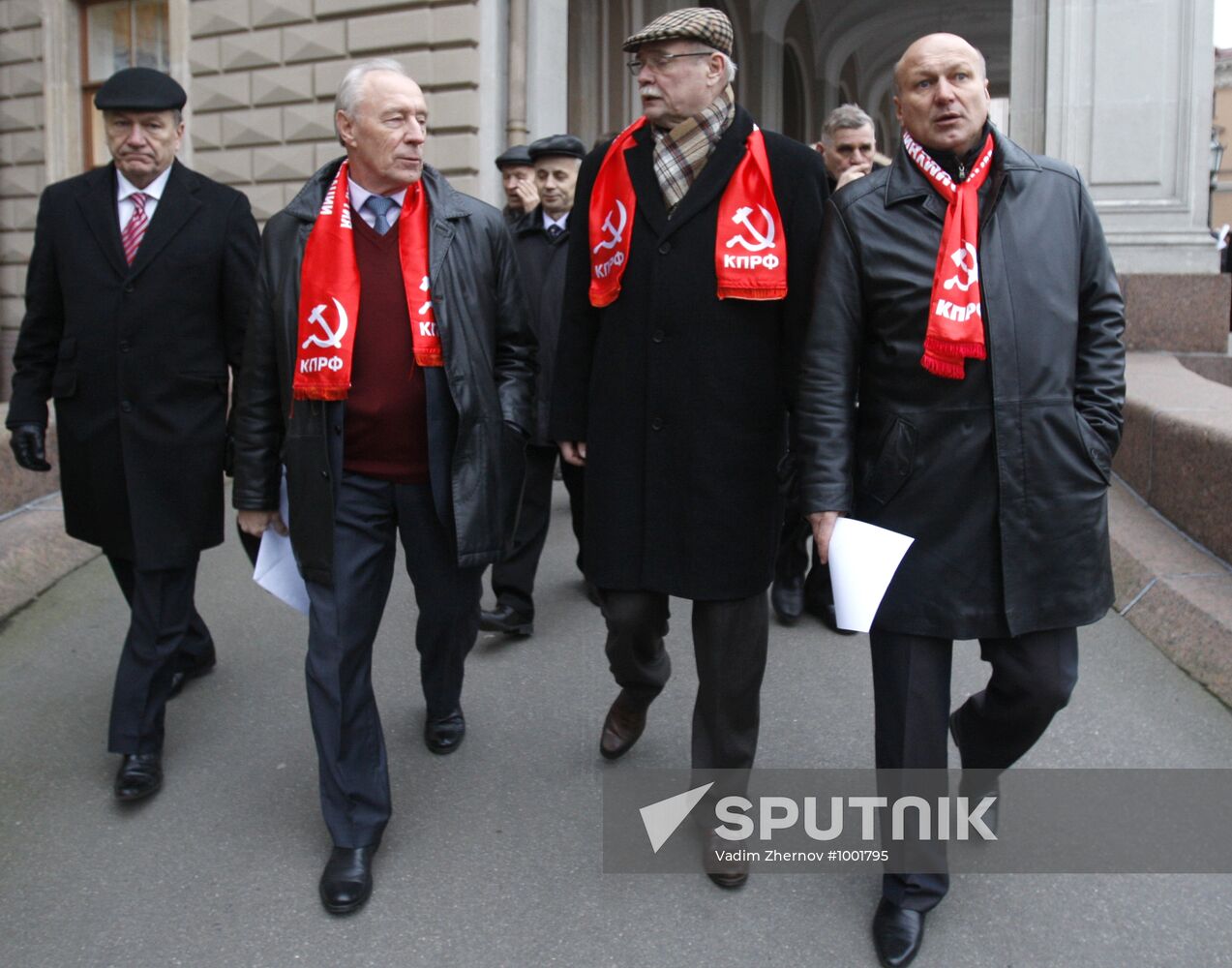 Communist Party meets with voters in St. Petersburg