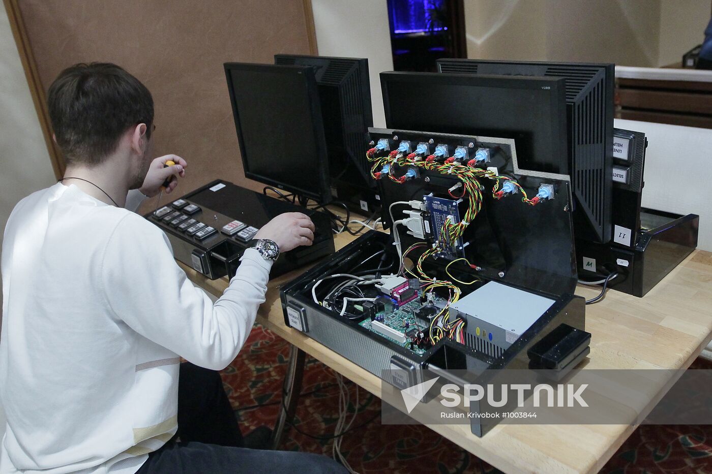 Dismantling sings of bookmaker offices and slot parlors