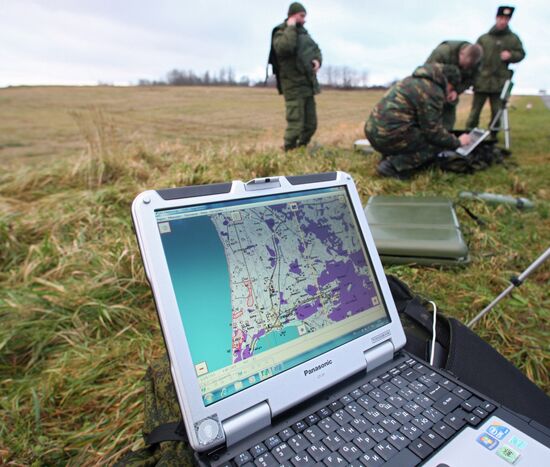Training servicemen to handle air drones