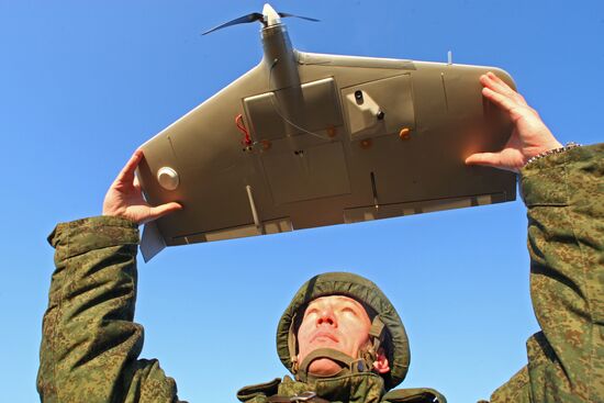 Training servicemen to handle air drones