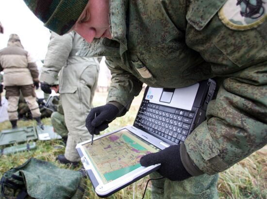 Training servicemen to handle air drones