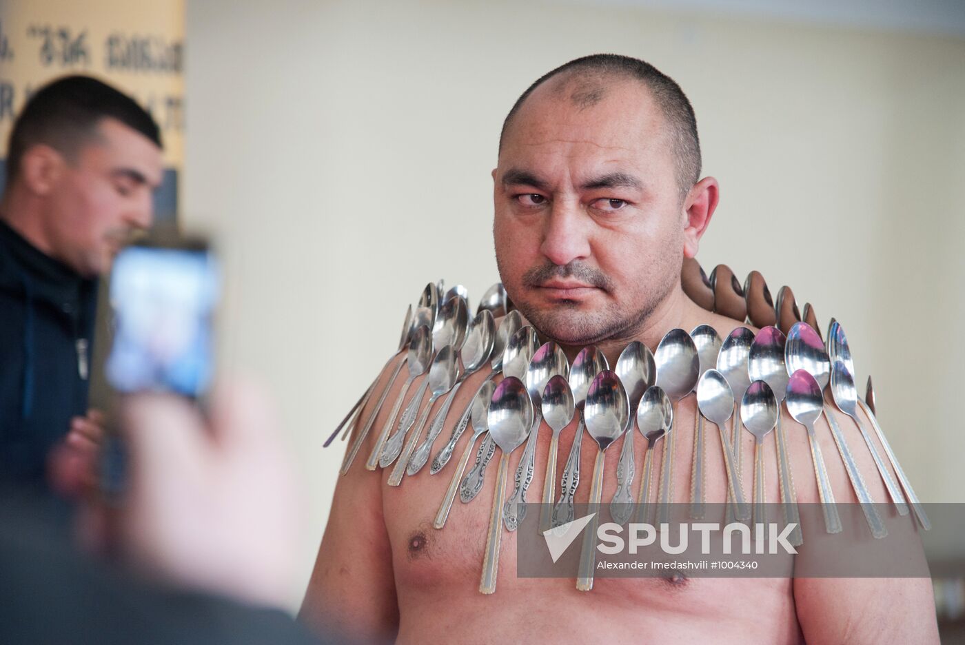 Georgian 'magnet man' gets into Guinness Book of Records