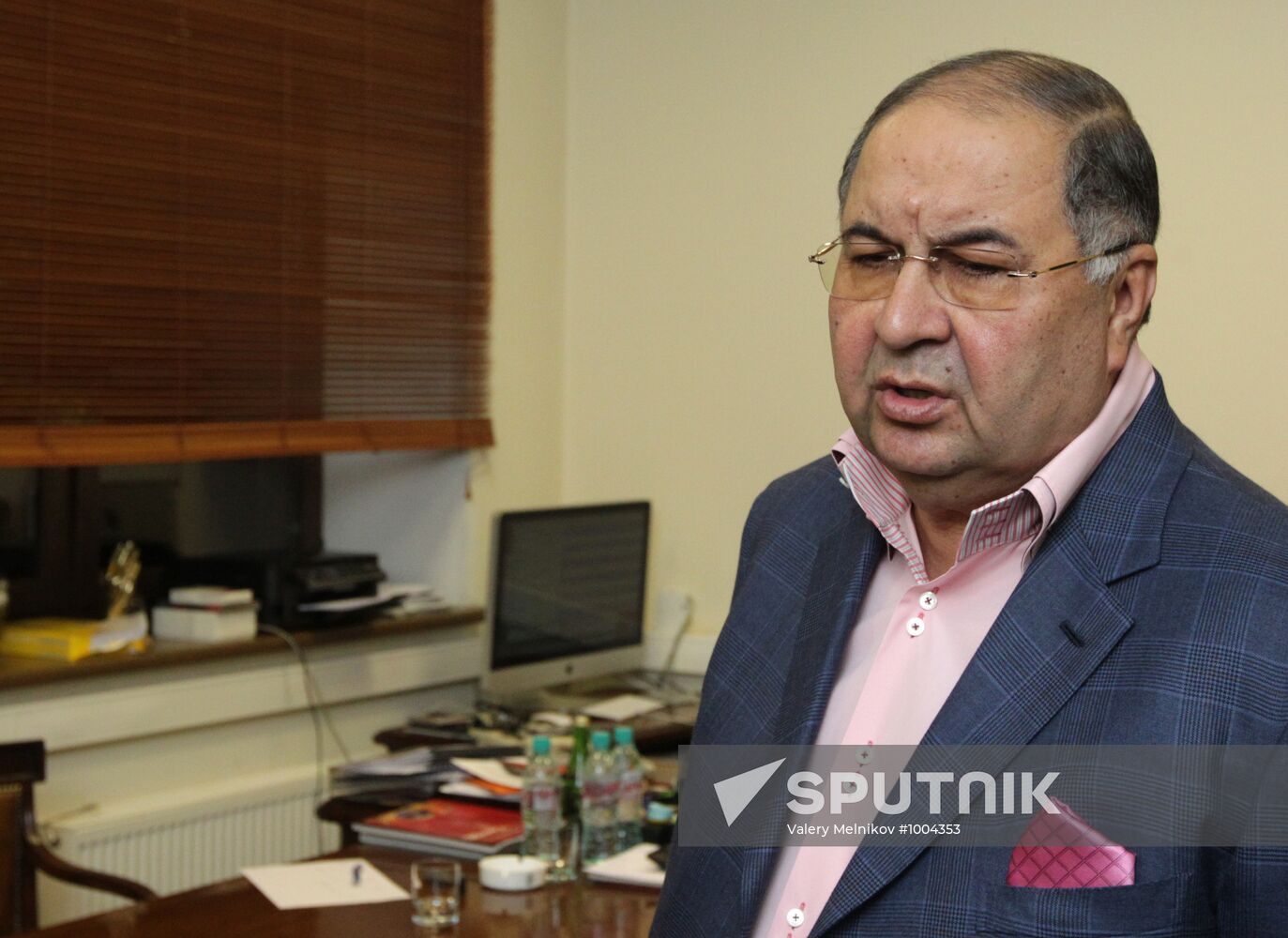 Alisher Usmanov meets with Kommersant publishing house personnel