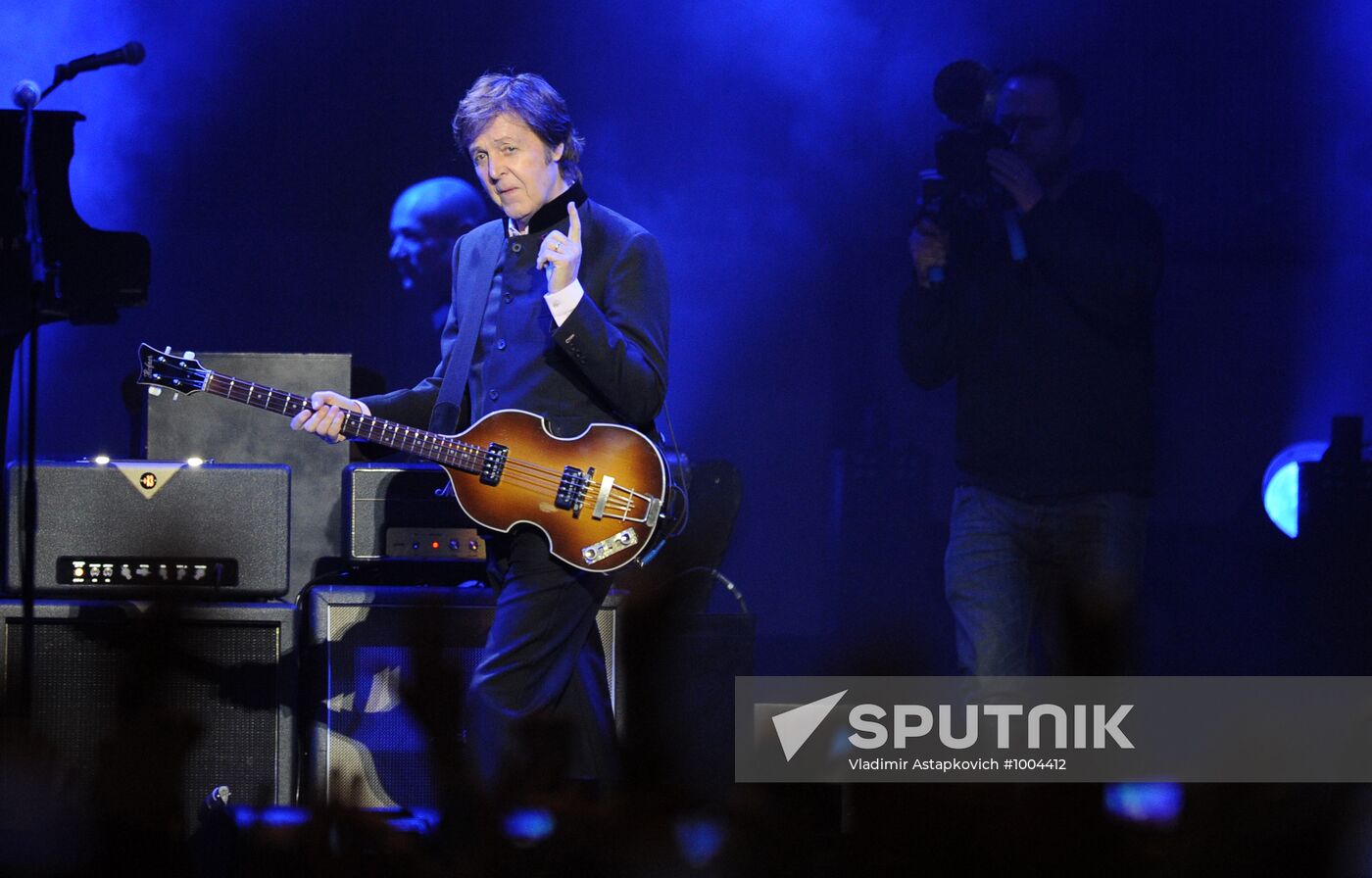 Paul McCartney performs live in Moscow