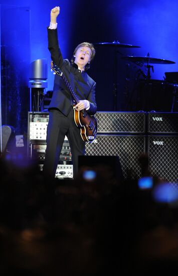 Paul McCartney performs live in Moscow