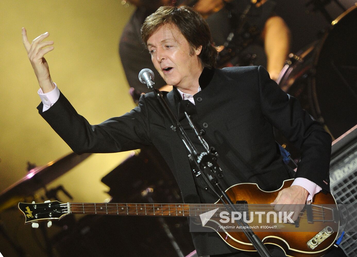 Paul McCartney performs live in Moscow