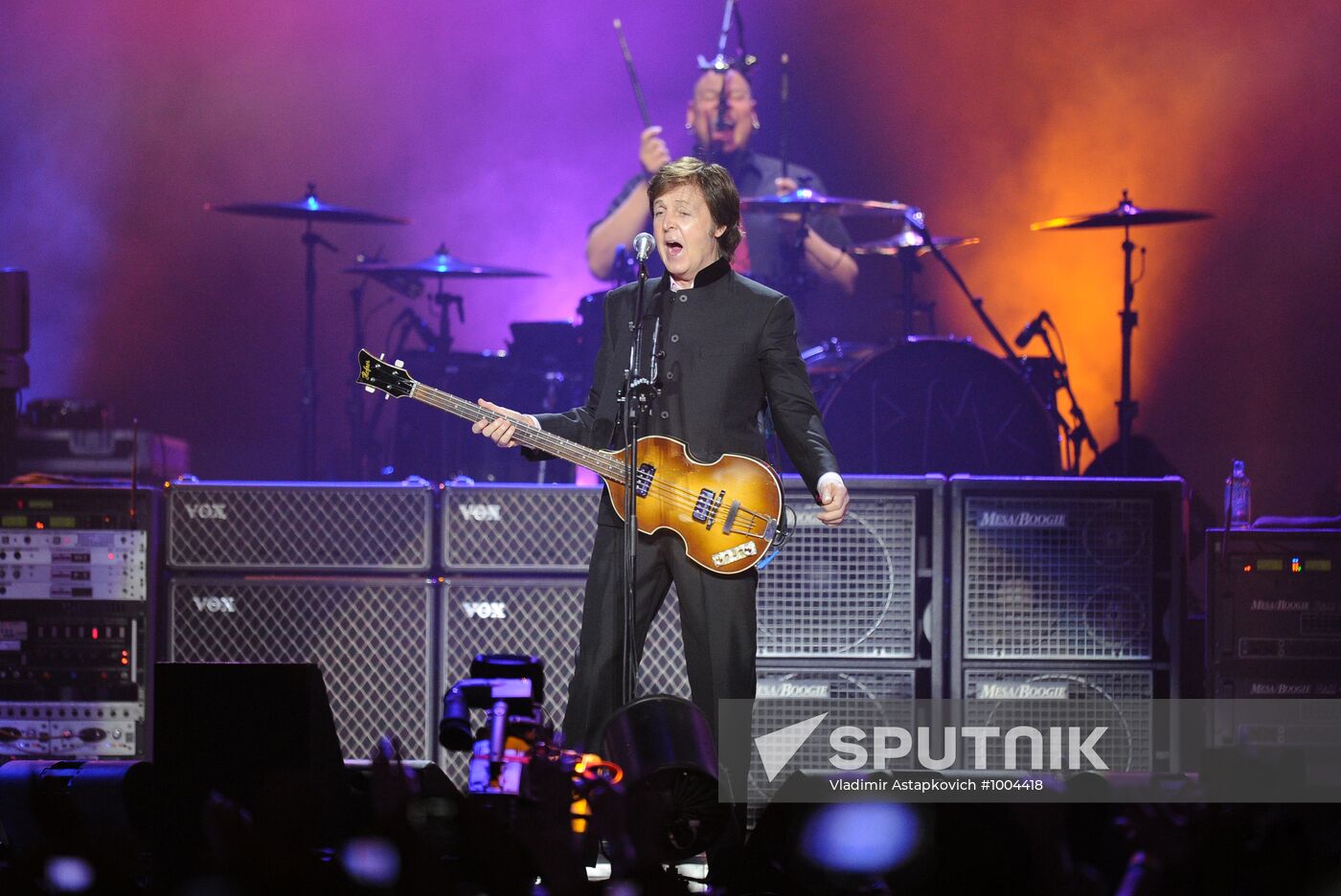 Paul McCartney performs live in Moscow