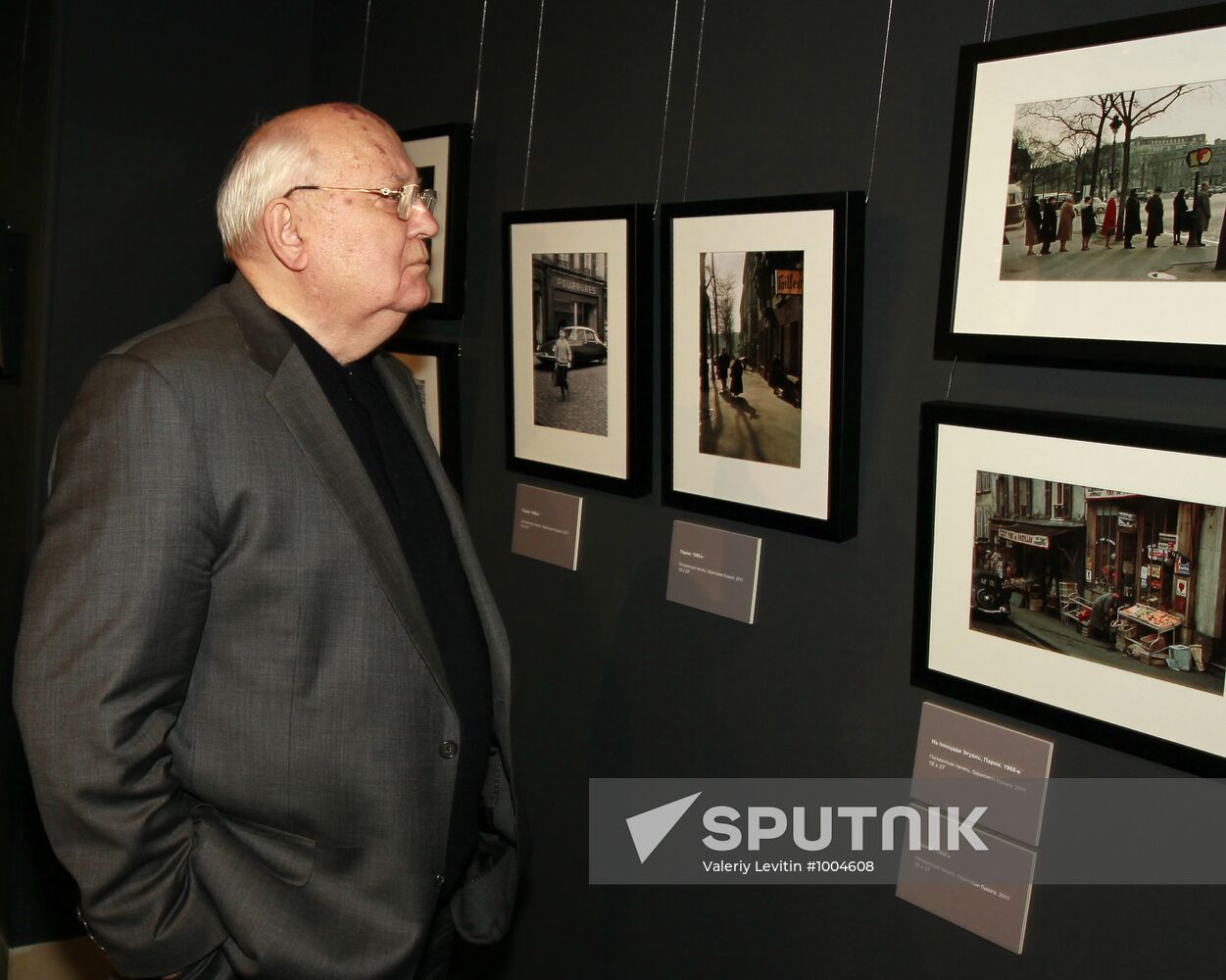 Photo exhibition 'To see the time' by Henry Borovik