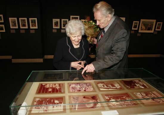 Photo exhibition 'To see the time' by Henry Borovik