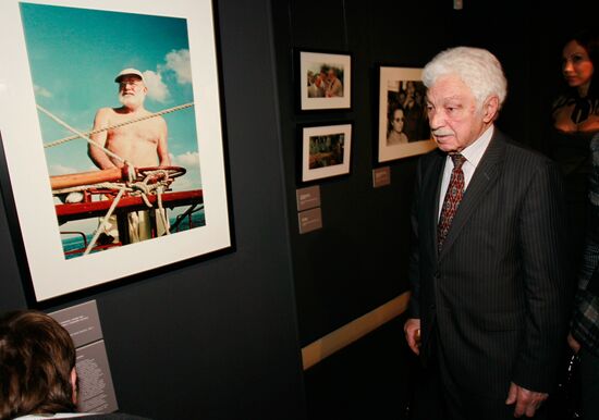 Photo exhibition 'To see the time' by Henry Borovik