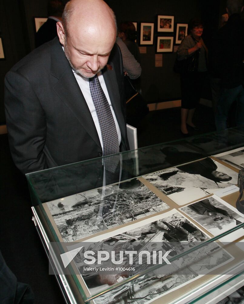 Photo exhibition 'To see the time' by Henry Borovik