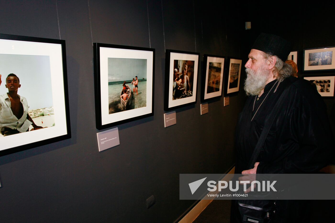 Photo exhibition 'To see the time' by Henry Borovik