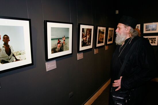 Photo exhibition 'To see the time' by Henry Borovik