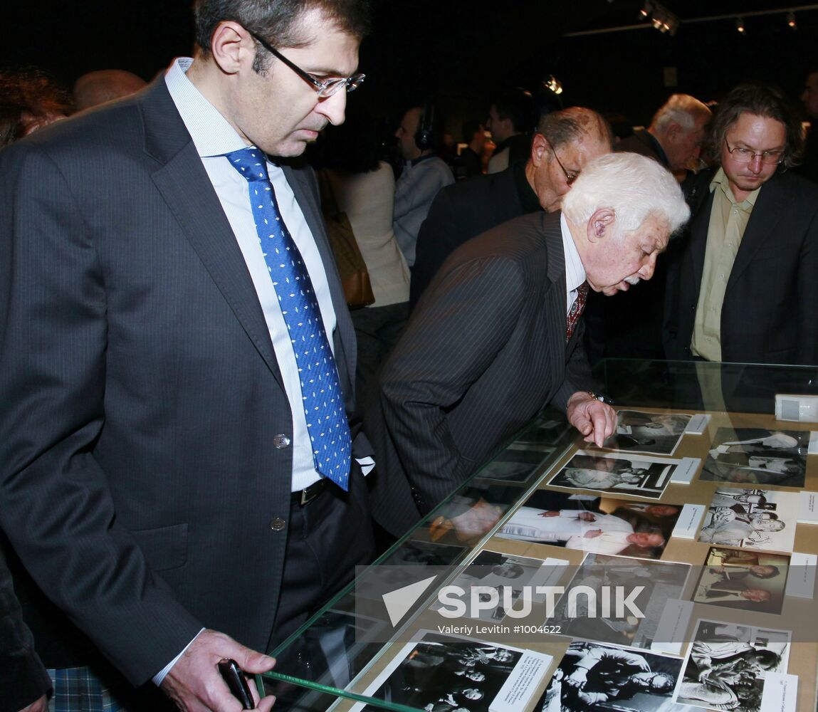 Photo exhibition 'To see the time' by Henry Borovik