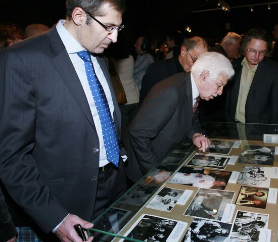 Photo exhibition 'To see the time' by Henry Borovik