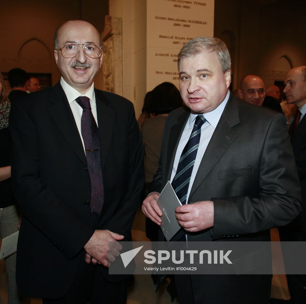Photo exhibition 'To see the time' by Henry Borovik