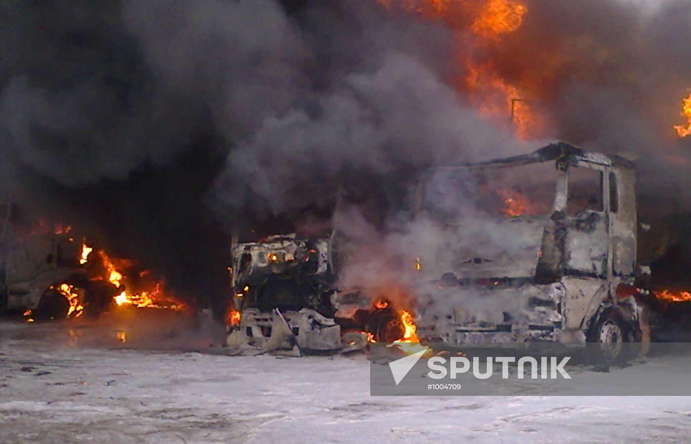 Five fuel tanks on fire in Perm