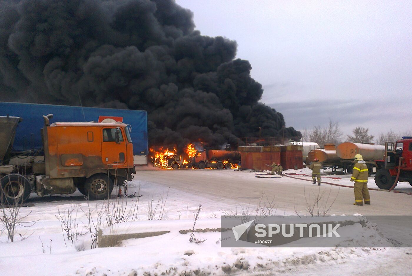 Five fuel tanks on fire in Perm