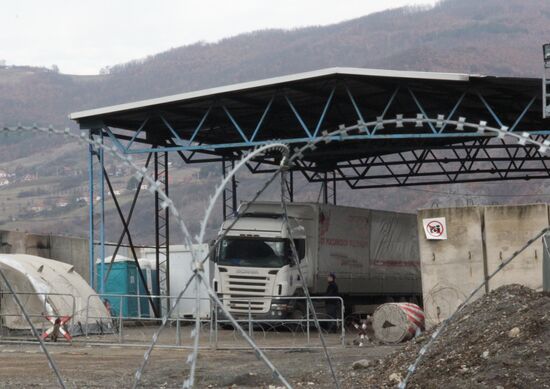 Russian Humanitarian aid convoy stopped at Kosovo border