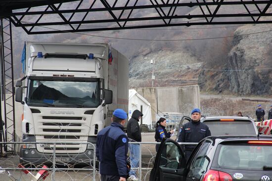 Russian Humanitarian aid convoy stopped at Kosovo border