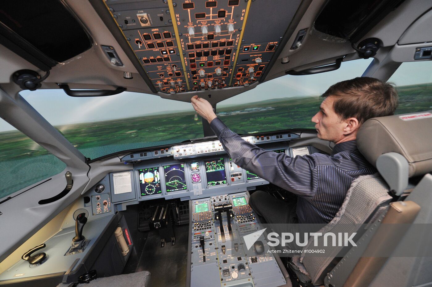 Sukhoi Superjet 100 training center opens