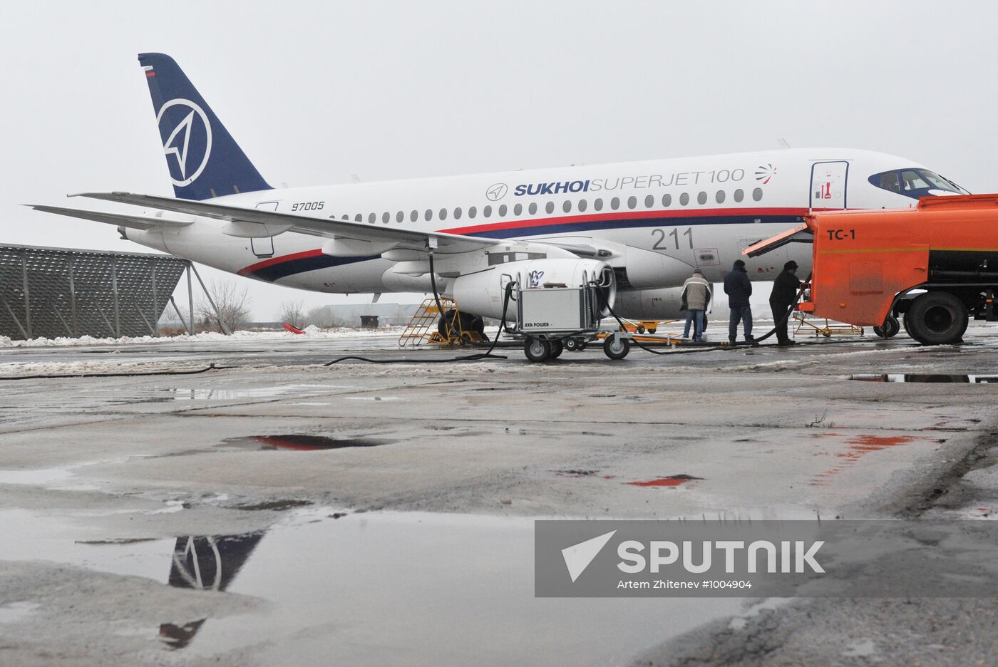 Sukhoi Superjet 100 training center opens